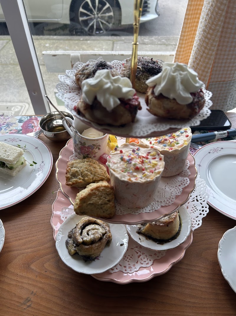 PIKNIK VINTAGE TEAHOUSE photo 2