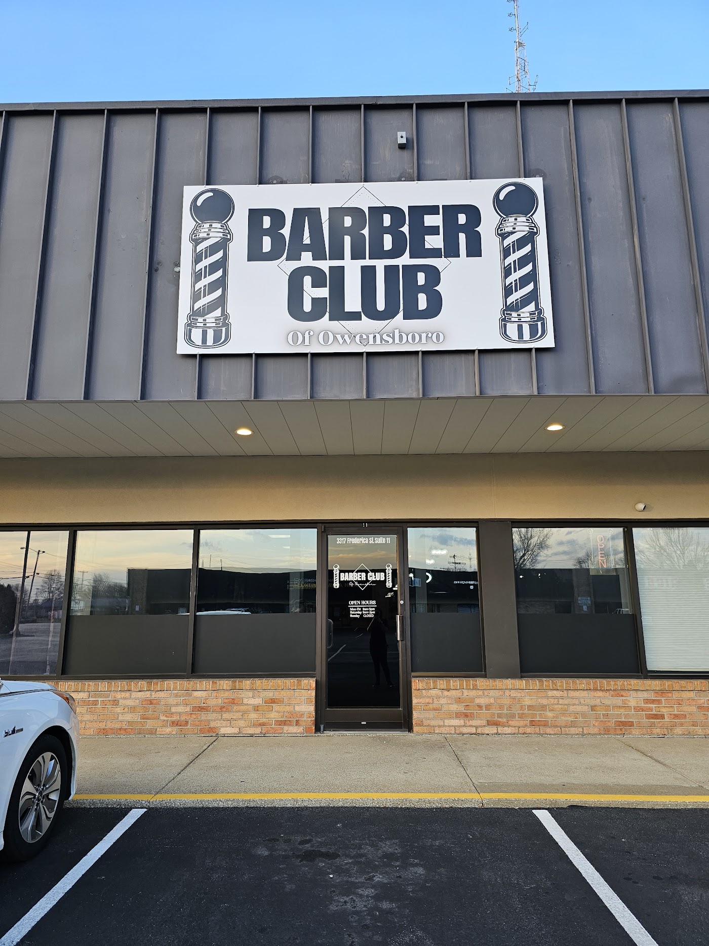 Barber Club of Owensboro interior