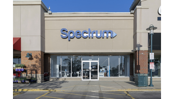 CHARTER COMMONS-SPECTRUM-LOUISVILLE MKTC exterior