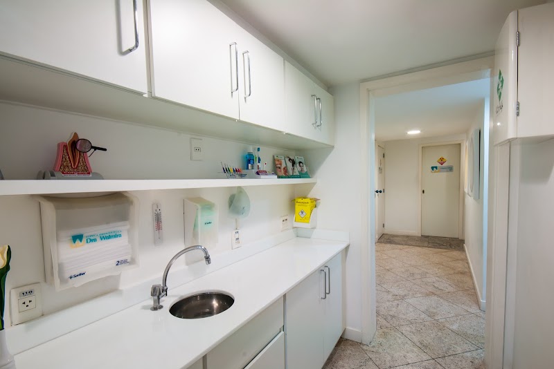 Walmira Clínica Odontológica - Dentistas - Atendimento de Urgência e Emergência - foto 4