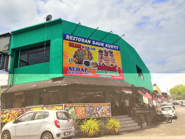 Restoran Daun Kunyit - Photo 1