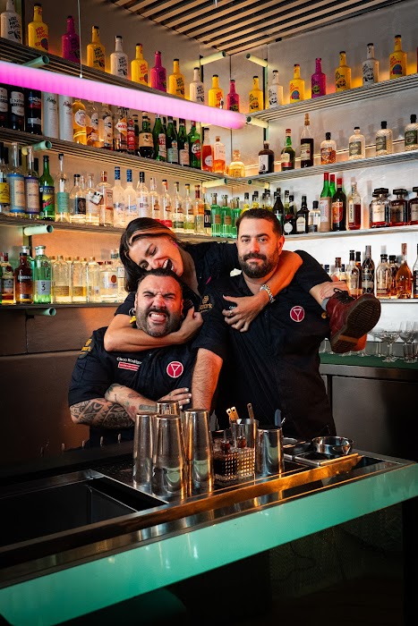 Naked and Famous Cocktail Bar fotoğraf 1