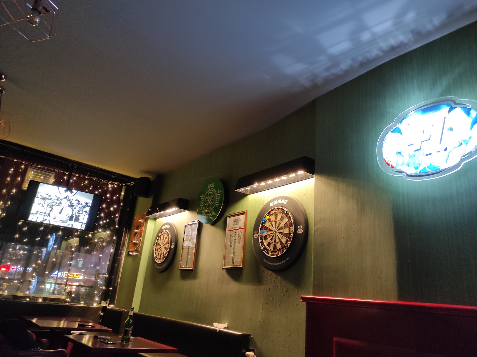Atos irish pub mekanı