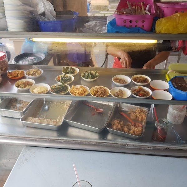 Pending Food Court - Photo 1