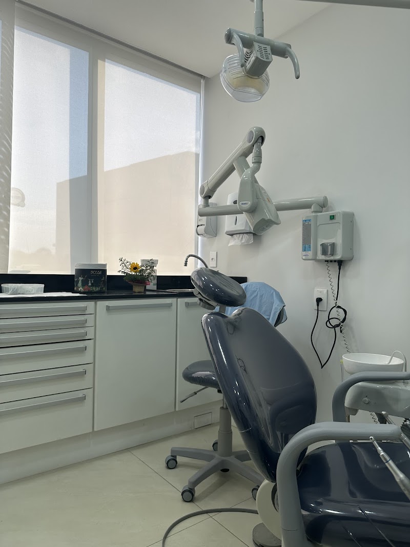 Consultório Odontológico Dra. Bruna Diniz | Endodontia | Tratamento de canal | clínica geral | Barra da Tijuca - foto 2