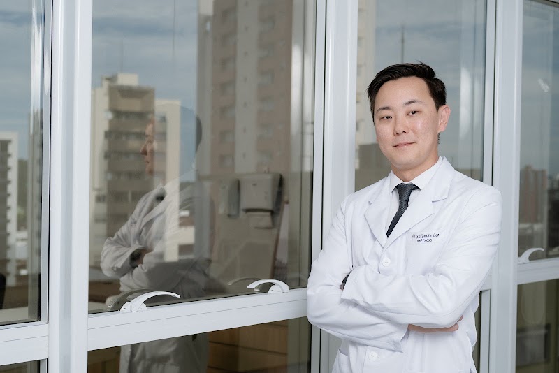 Dr. Salomão Lee