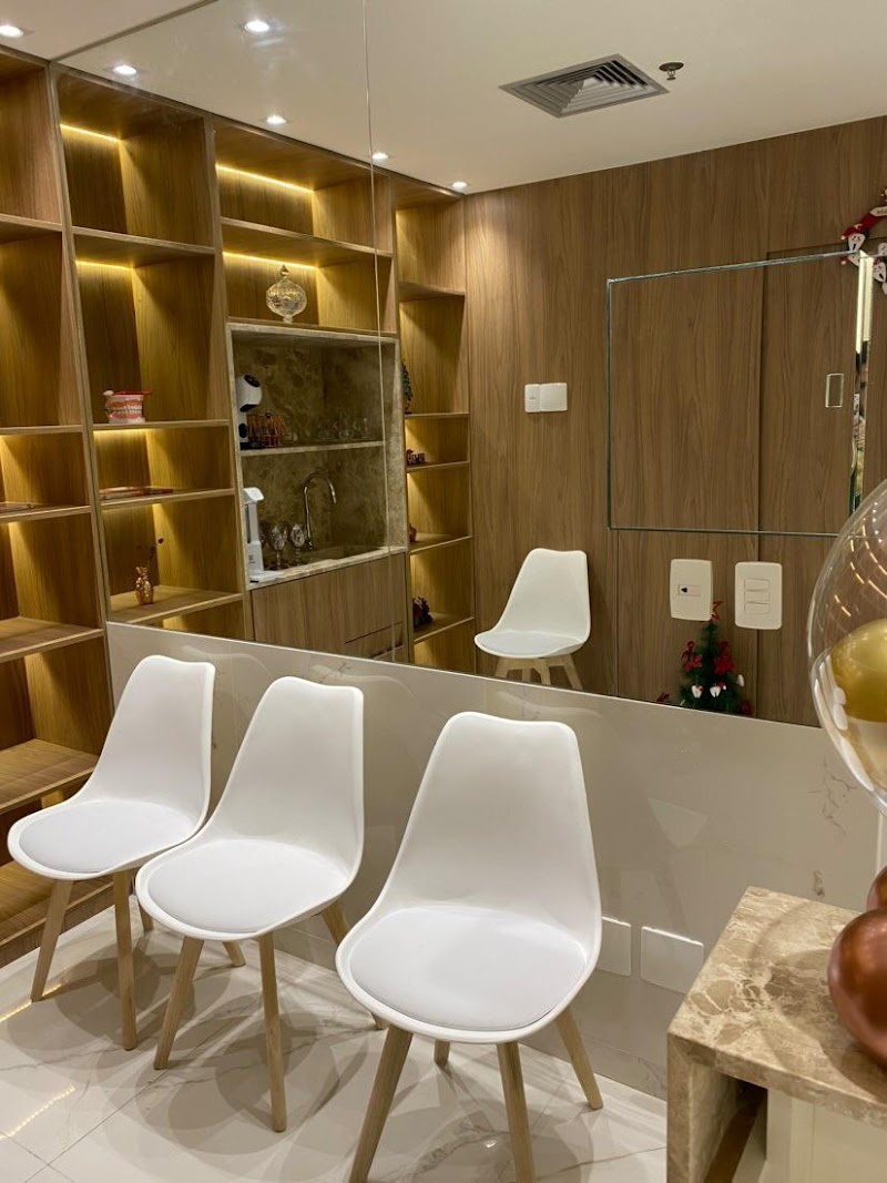 Dra Christal Colúmbia - Ortodontia e Odontologia Estética - foto 2