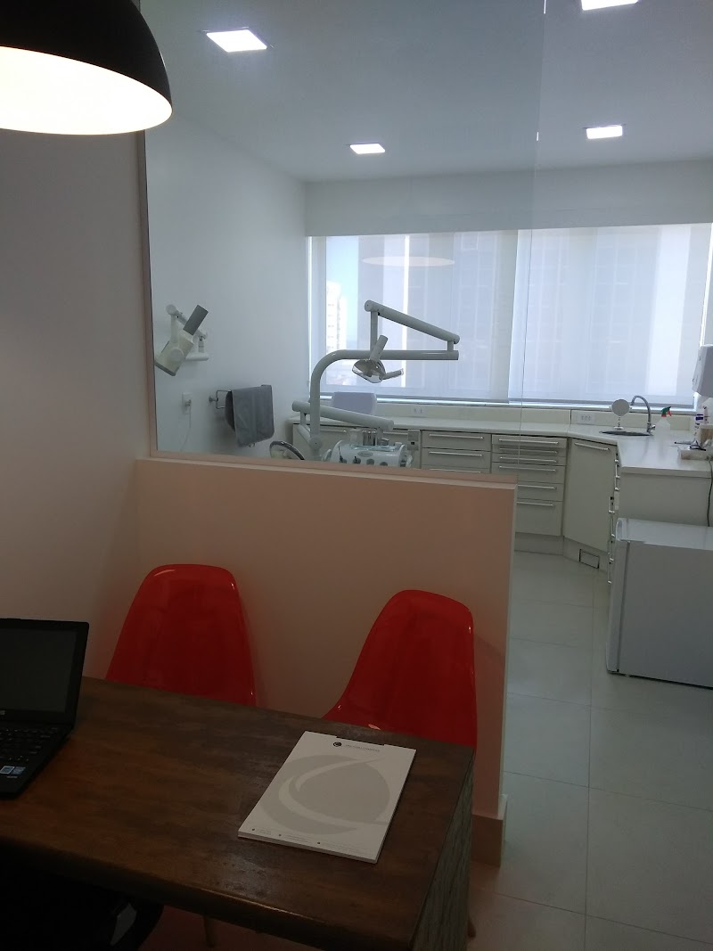 Dra. Carla Christoph - Reabilitação oral e estética - foto 3