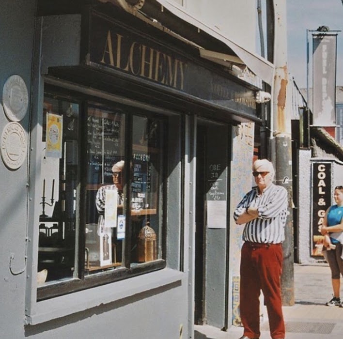 Alchemy Coffee and Bookstore fotoğraf 1