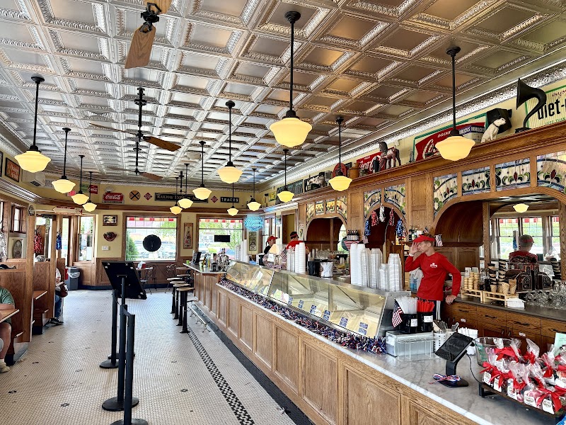 South Pier Parlor photo 3