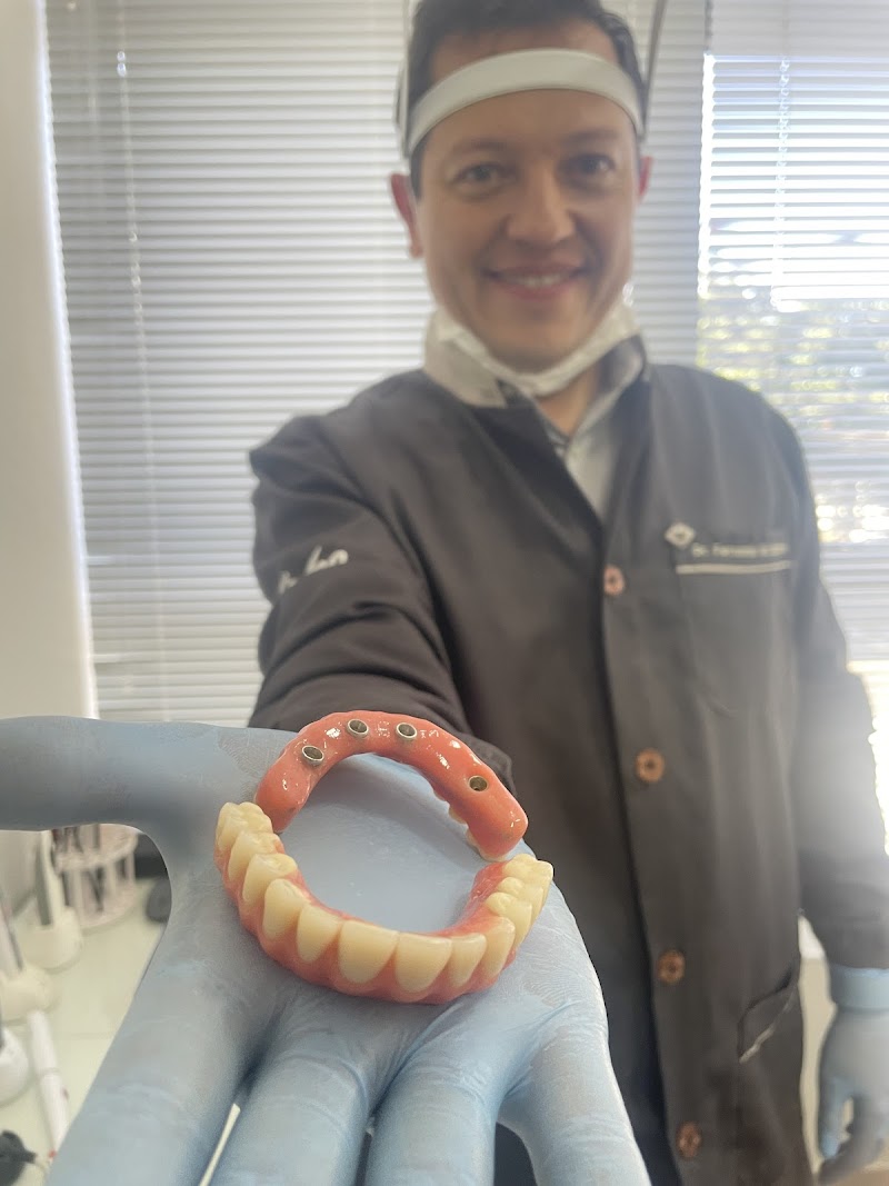 Clínica implantes - Odonto Feratos - implantes Curitiba - Dr. Fernando Moraes Santos - foto 3