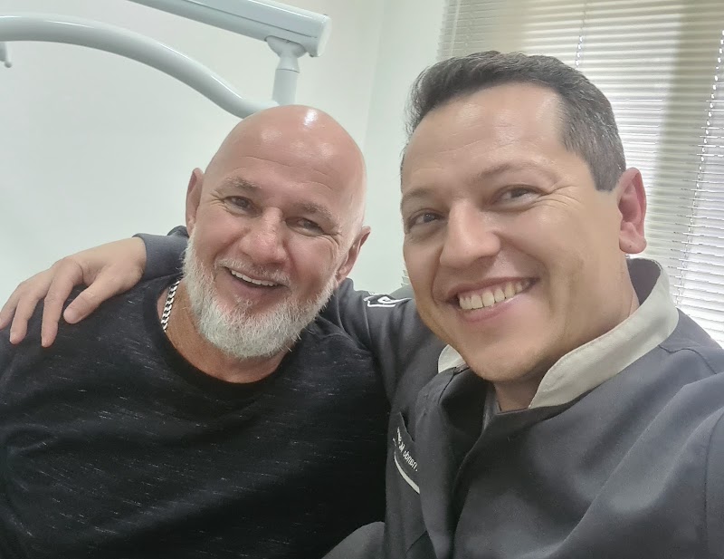 Clínica implantes - Odonto Feratos - implantes Curitiba - Dr. Fernando Moraes Santos - foto 4