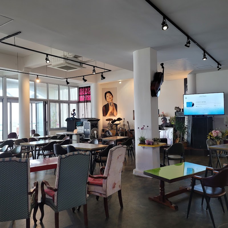 Cafe Flower Garden