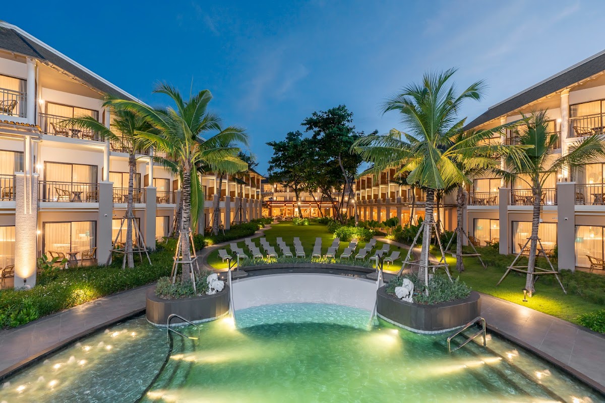 Holiday Inn Resort - Main view