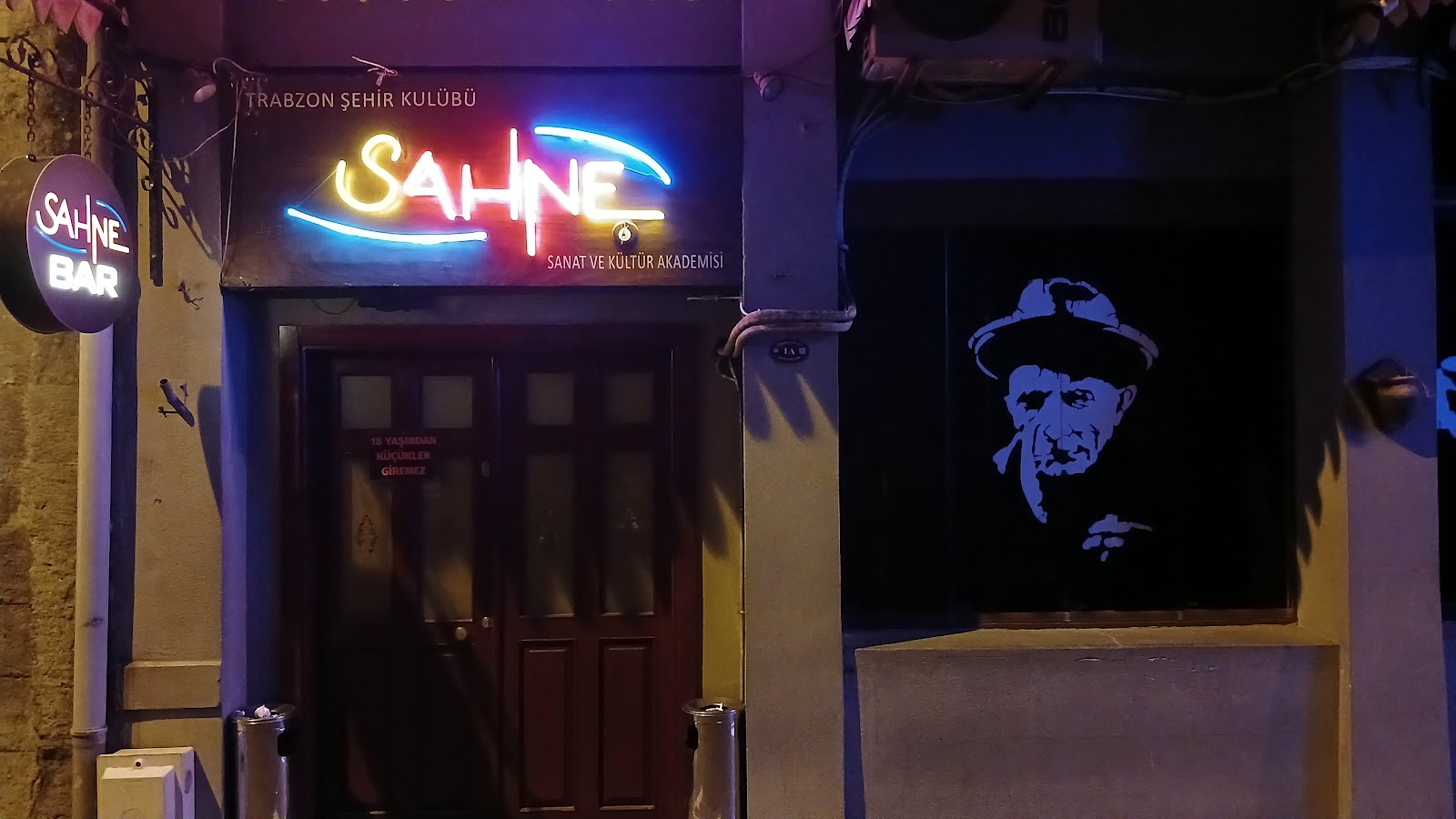 Sahne Bar mekanı