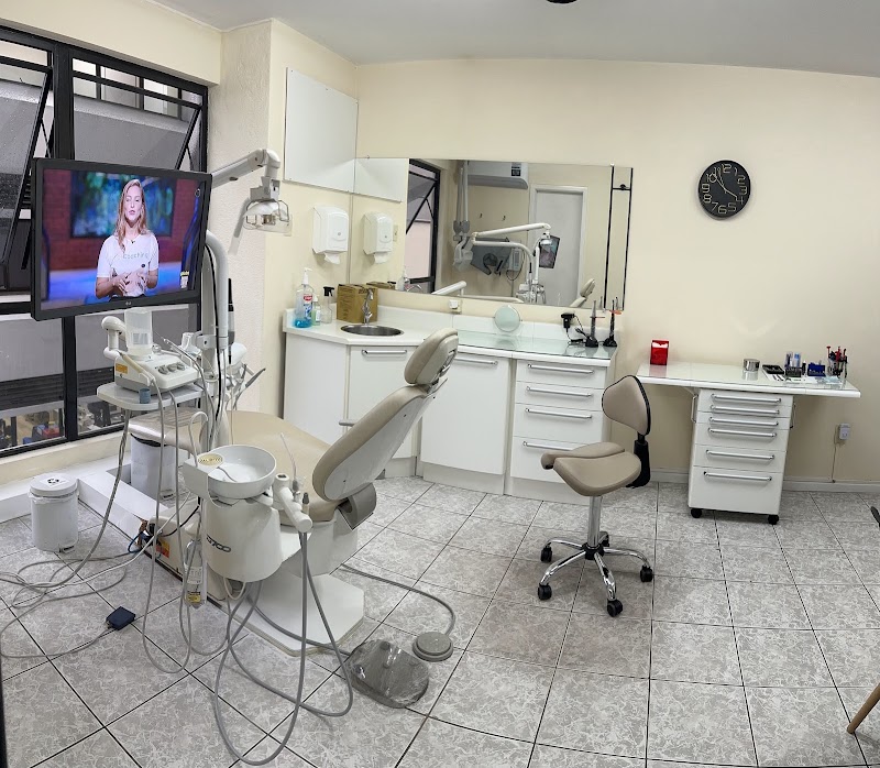 DENTISTA 24HS/ Clínica odontológica/ Urgência odontológica/ dentista Florianópolis/ consultório odontológico.