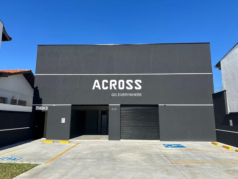Foto de Across distribuidora de películas