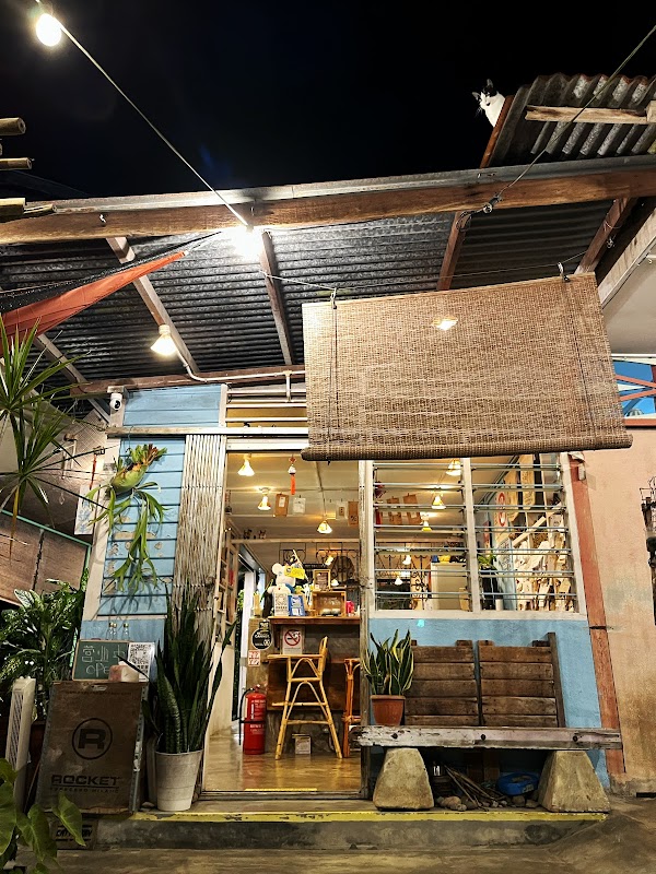 Seven Half Cafe - Photo 1