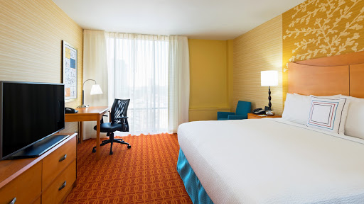 FAIRFIELD INN & SUITES exterior