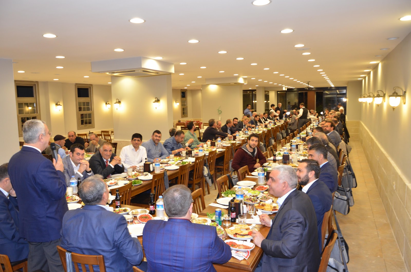 Zeki Usta Kebap Kenanevren Şubesi mekanı