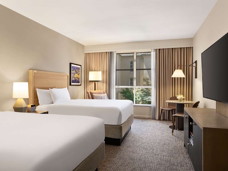Spacious, beautifully appointed rooms with quality amenities