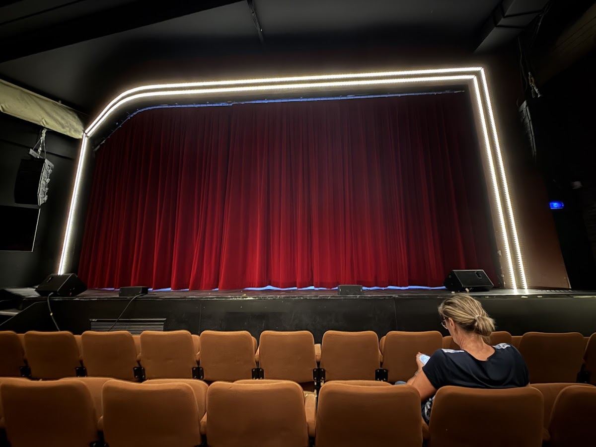 Le Grand Point-Virgule, vue extérieure