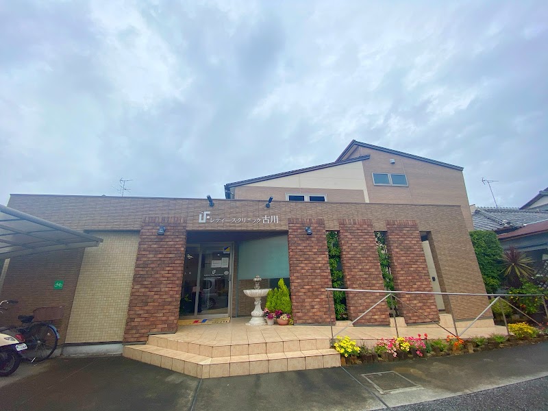 八事レディースクリニックの外観