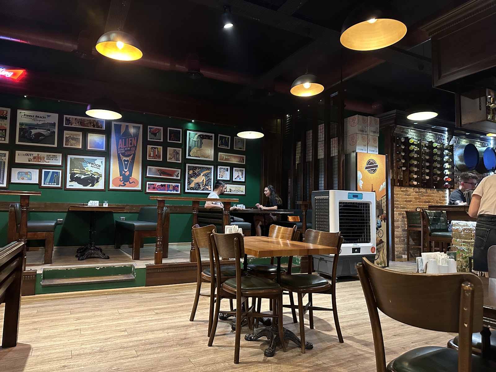 Free Pub mekanı