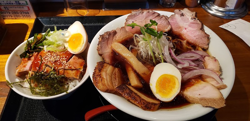 麺屋 甚八 写真2