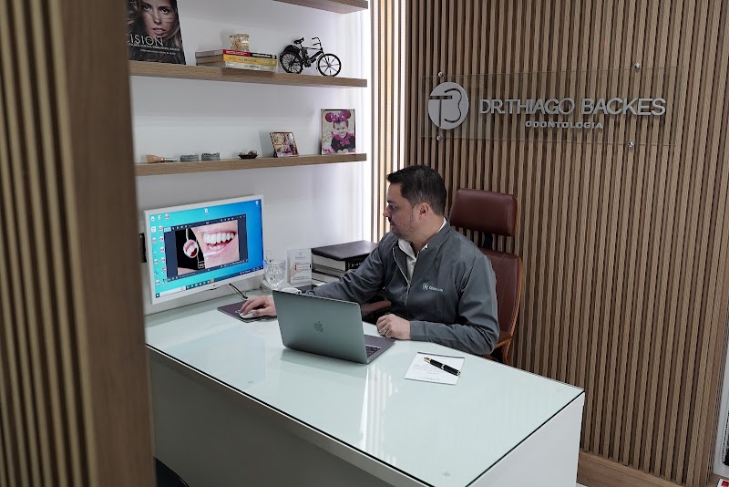 Odontocom Clínica Odontológica | Implante Dentário , Prótese Dentária, Tratamento de Canal em Porto Alegre - foto 2