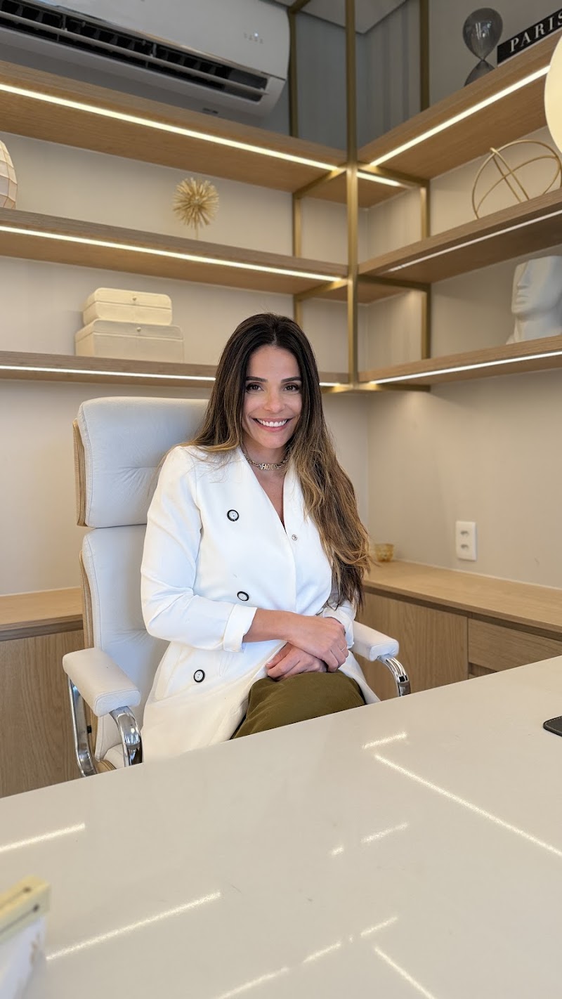 DENTISTA NA BARRA DA TIJUCA - RJ | HYMY ODONTOLOGIA | DRA. FLAVIA CRISTINE | FACETAS EM PORCELANAS | INVISALING | AIRFLOW - foto 3