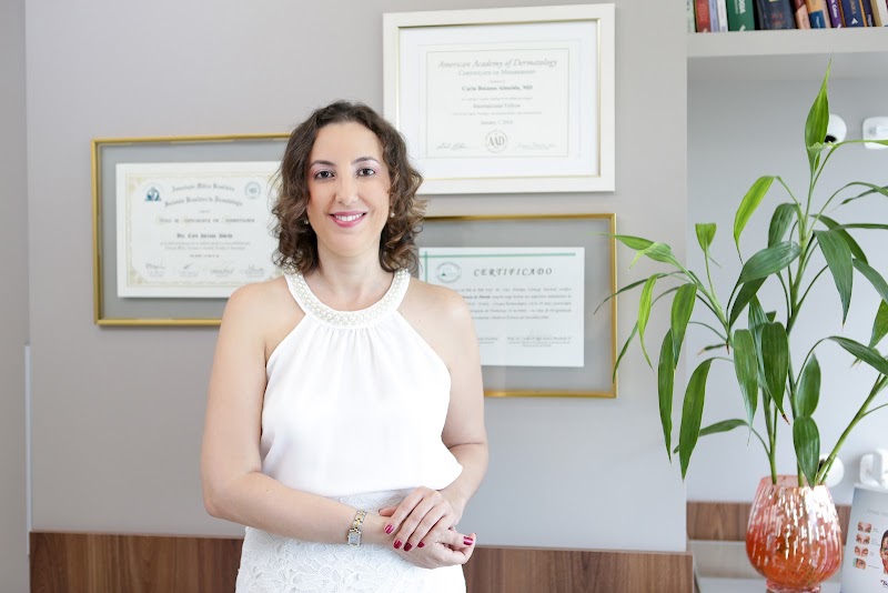 Foto de Dra. Carla Botasso de Almeida | Dermatologista
