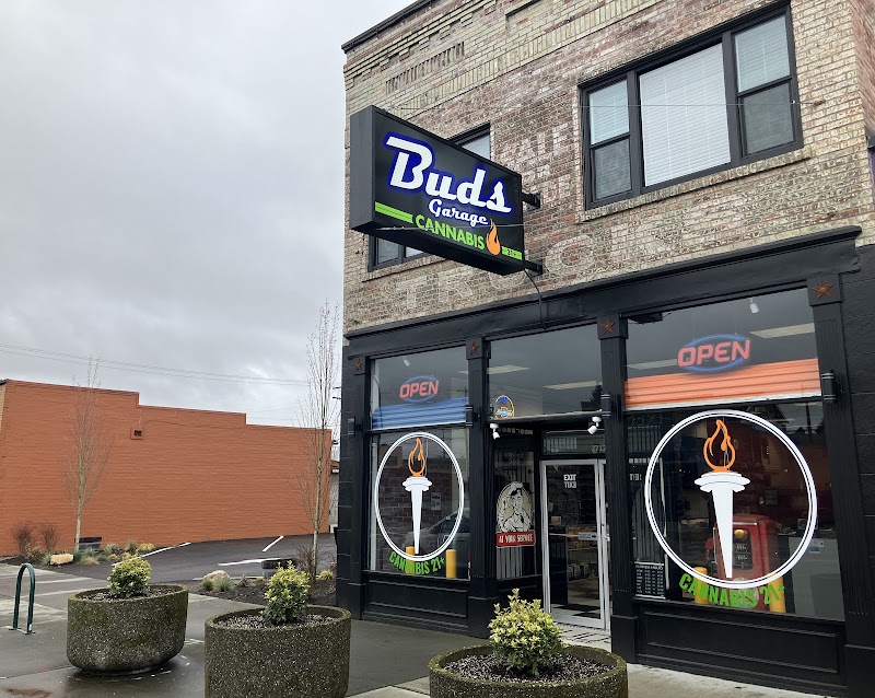 Video tour of Buds Garage - Everett, Cannabis Dispensary | Marijuana | Pot | Weed retail environment