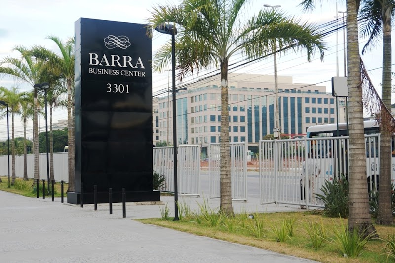 Dra. Viviane Lucas - Cirurgiã Dentista, Endodontia, Botox, Harmonização Facial, Clareamento Dental - Barra da Tijuca