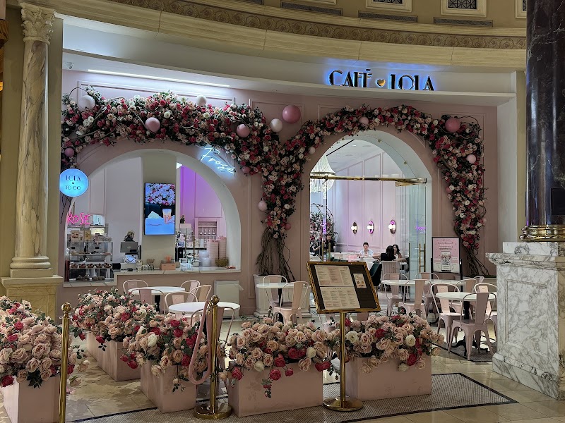 Café Lola photo 4