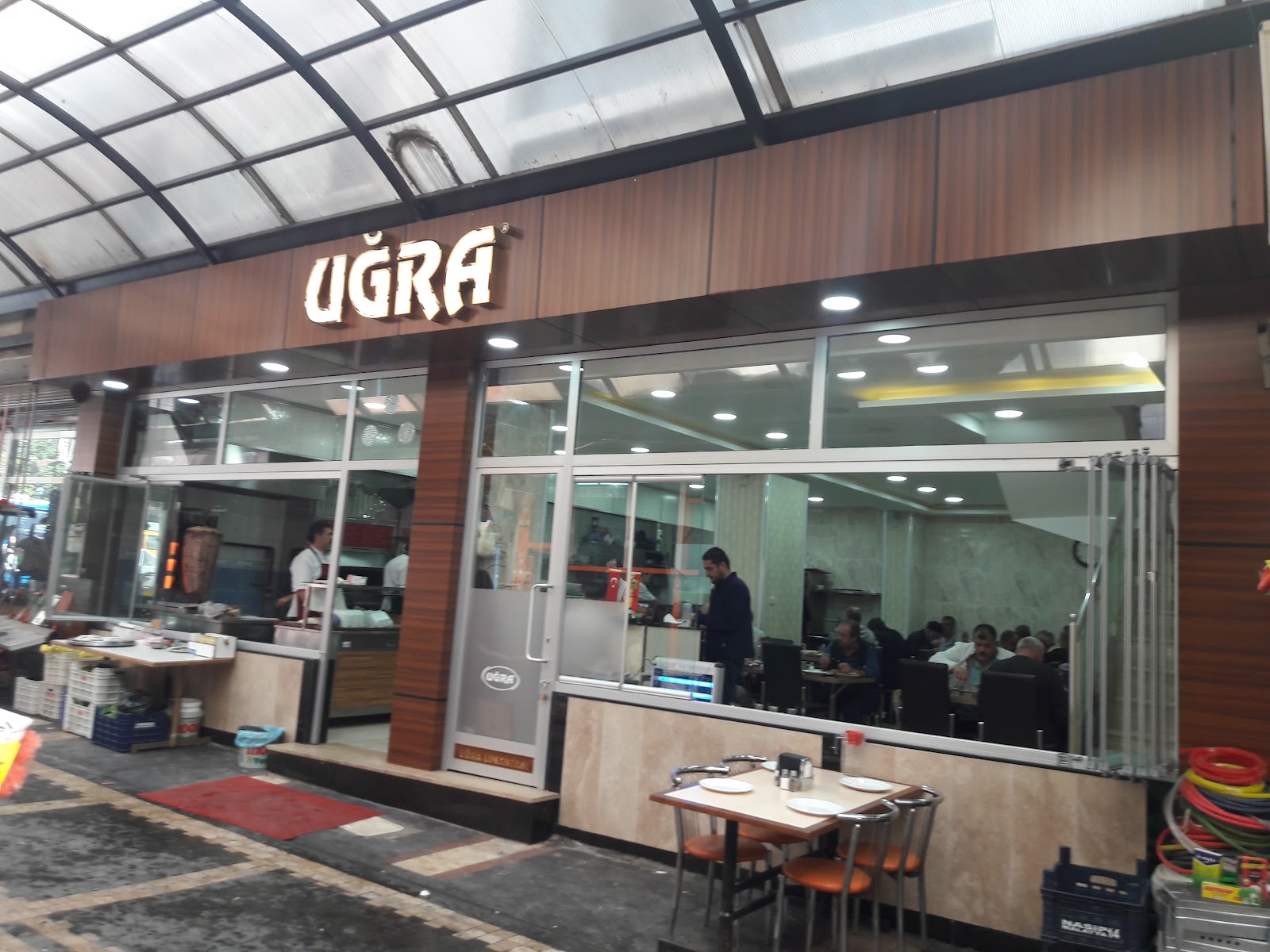 Uğra Lokantası mekanı