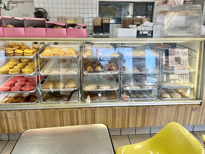 Donuts Plus photo 1