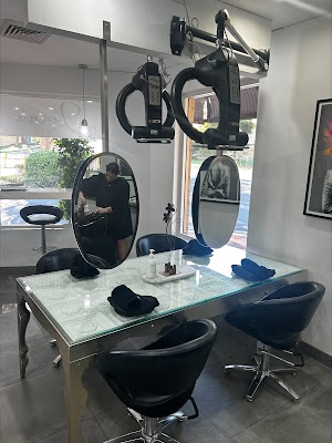 Juan's Luxe Hair Boutique photo 2