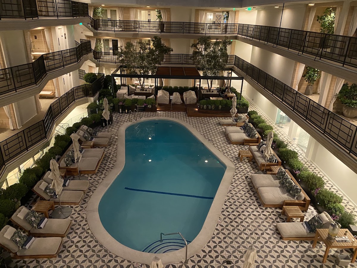 Oceana Santa Monica, dog-friendly hotel, photo 2
