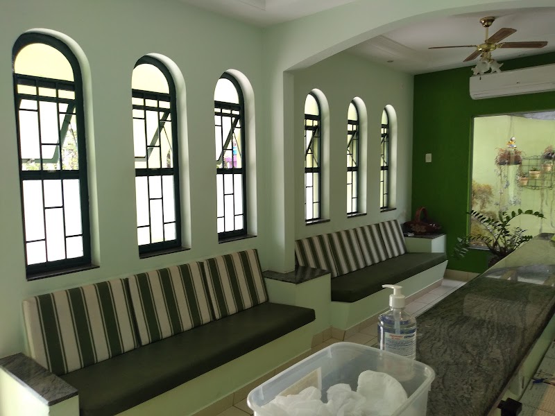 Dr. Newton Rodrigues Ribeiro Júnior e Dr. Newton Rodrigues Ribeiro Neto - Odontologia Ribeiro - foto 4