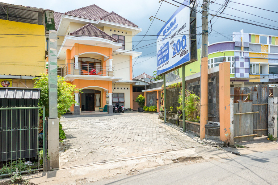 RedDoorz Syariah @ Jl Simpang Gajayana (Hasanah Guest House Gajayana)