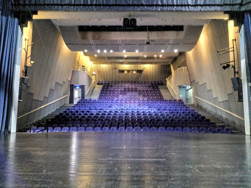 תמונה של היכל התרבות בית יד לבנים רעננה - אולם אירועים תרבות ובידור 2