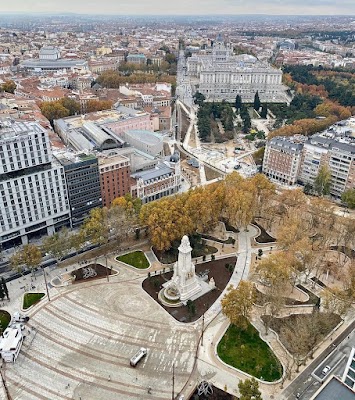 Residencia Residencia Universitaria Estudiantes Femenina Santa Ana — C. de Francisco de Rojas, 3, Chamberí, 28010 Madrid, España