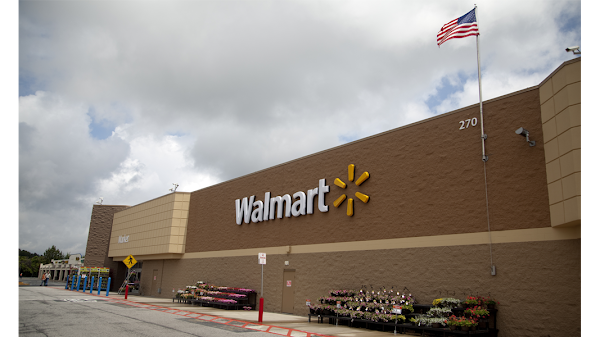 WALMART #526 exterior
