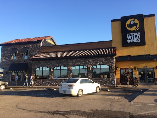 BUFFALO WILD WINGS exterior