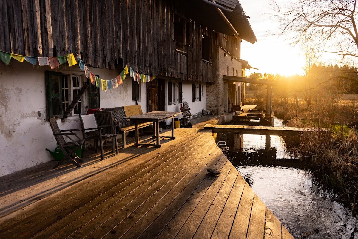 Amun Retreats