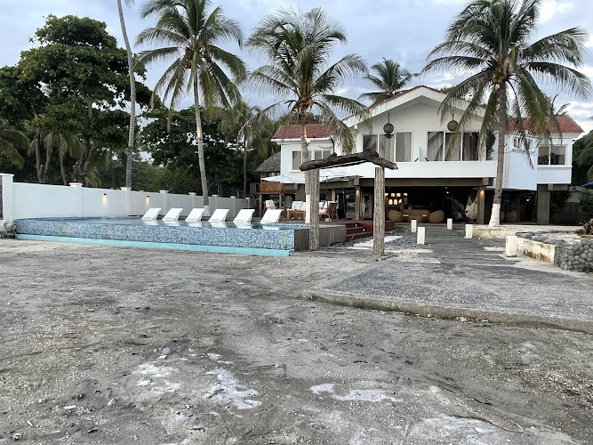 The Rooftop Hotel Beach & club