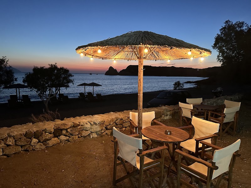 Mavrospilia beach bar