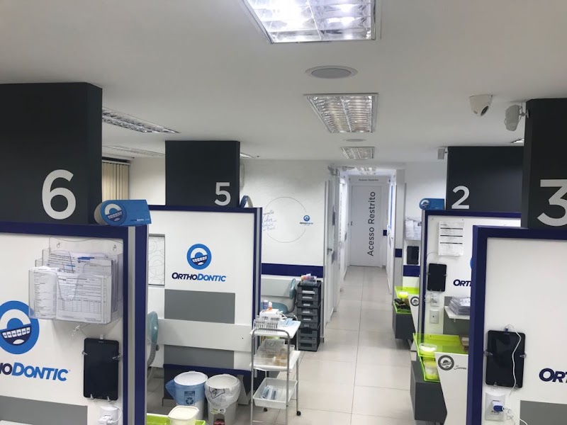 OrthoDontic - Clínica Odontológica Centro Porto Alegre - Tratamento de Canal - Periodontia - Restauração Dental - Prótese - Clareamento e Limpeza Dental - Aparelho Ortodôntico Metálico e Estético - Emergência - Extração do Siso - Faceta de Porcelana - foto 4