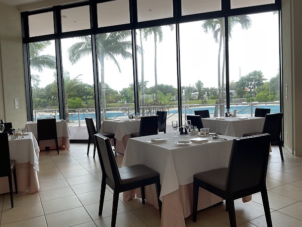 プールサイドレストラン サザンテラス